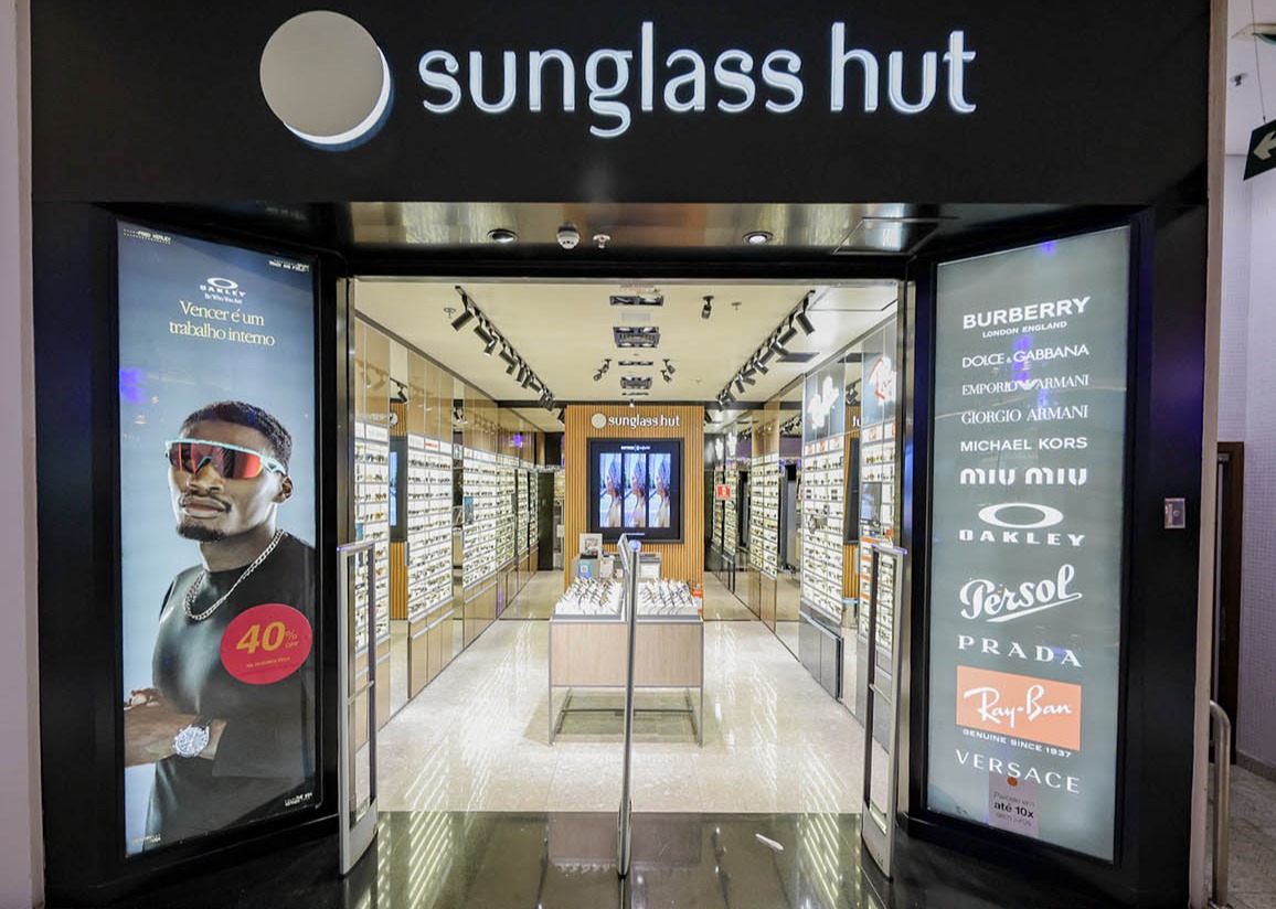 SUNGLASS HUT