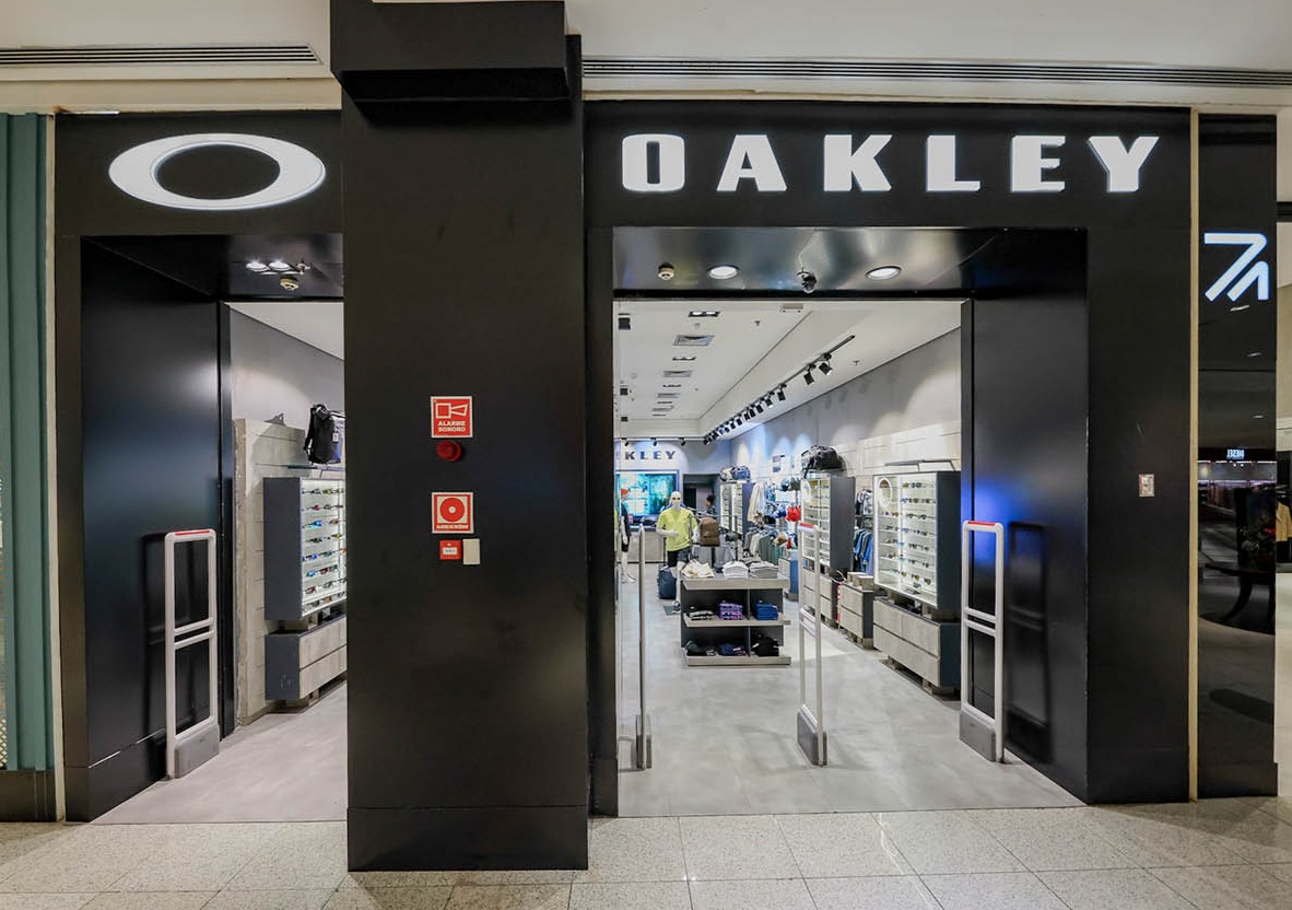OAKLEY